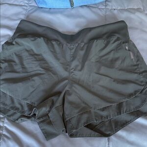REI women’s lined hiking / running shorts - M